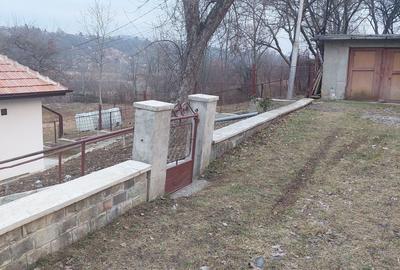 Casă cu 2 camere cu Teren 1200 Mp în Pietrișu - 1