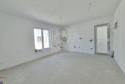 Apartament cu 3 camere semidecomandat în Turnișor