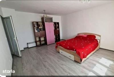 Apartament cu 2 camere decomandat în Plopilor - 1