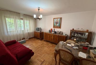 Apartament cu 4 camere decomandat, mobilat în Crângași