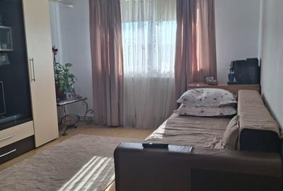 Apartament cu 2 camere decomandat în Poarta 6