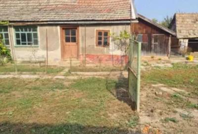 Casă cu 4 camere cu Teren 1800 Mp în Central