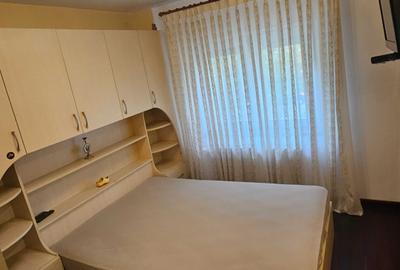 Apartament cu 3 camere decomandat în Exterior Vest