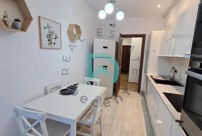 Apartament cu 2 camere decomandat în Tractorul