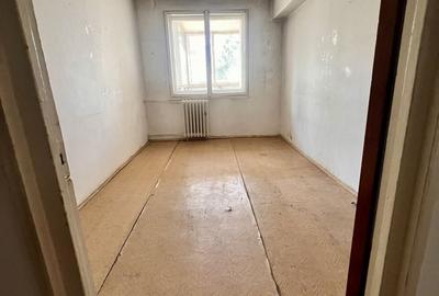 Apartament cu 3 camere decomandat în Vatra Luminoasă