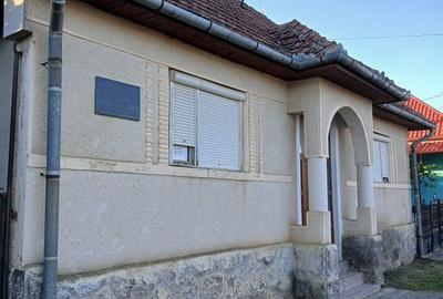 Casă cu 3 camere în Monor