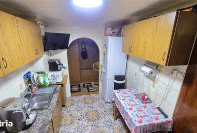 Apartament cu 3 camere semidecomandat în Micro 16