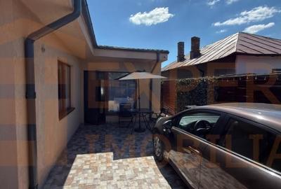 Casă individuală cu 3 camere cu Canalizare în CET - 15