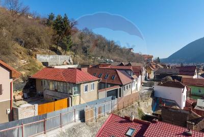 Casă cu 2 camere cu Teren 620 Mp în Schei