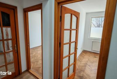Apartament cu 3 camere în Piața Centrală