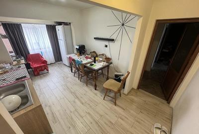 Apartament cu 3 camere decomandat în Poarta 6