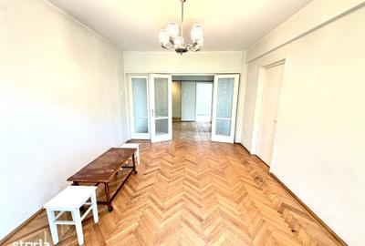 Apartament cu 3 camere decomandat în Banca Națională