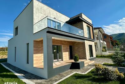 Casă cu 4 camere cu Teren 706 Mp în Central