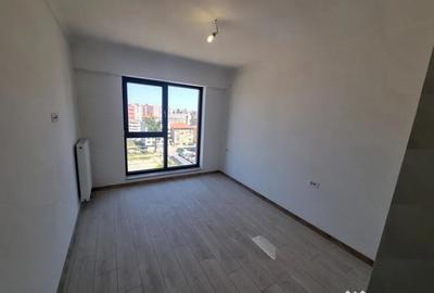 Apartament cu 3 camere decomandat în Energia