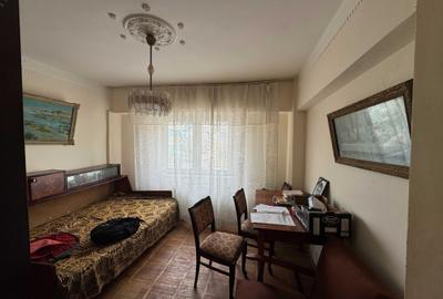 Apartament cu 3 camere semidecomandat în Central