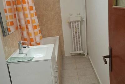 Garsonieră decomandată în Titan