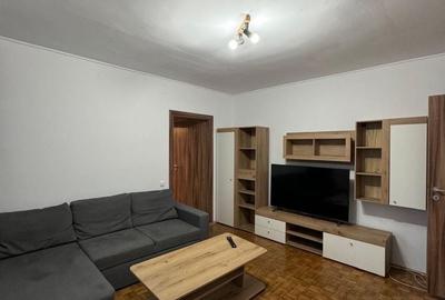 Apartament cu 3 camere semidecomandat în Central - 1