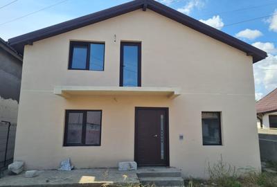 Casă cu 5 camere cu Teren 160 Mp în Est