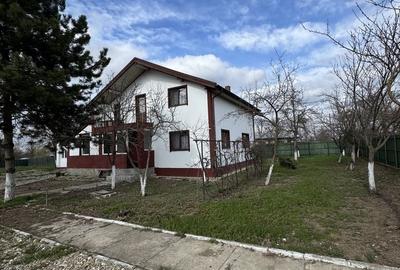 Casă cu 4 camere cu Teren 4044 Mp în Drăgoești