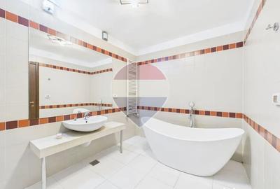 Apartament cu 3 camere decomandat în Nordului
