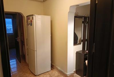 Apartament cu 3 camere decomandat în Ostroveni