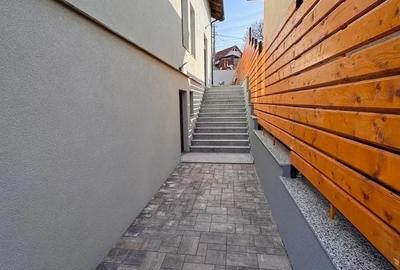 Casă cu 4 camere cu Teren 290 Mp în Central