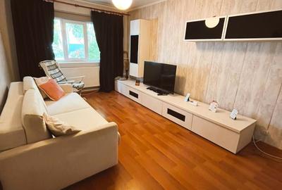 Apartament cu 3 camere decomandat în Torontalului