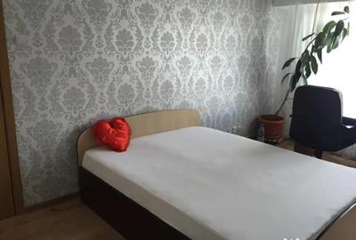 Apartament cu 3 camere decomandat în Independenței