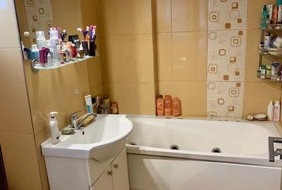 Apartament cu 3 camere decomandat în Ultracentral
