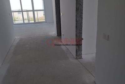Apartament cu 4 camere în Metalurgiei