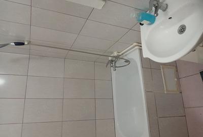 Garsonieră decomandată în CET - 4