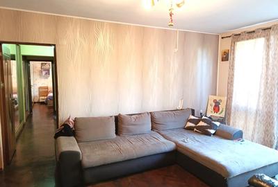 Apartament cu 3 camere semidecomandat în Titan