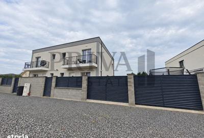 Duplex cu 4 camere cu Canalizare în Moșnița Nouă