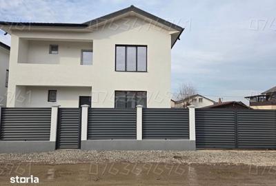 Casă individuală cu 4 camere cu Canalizare în Central - 1