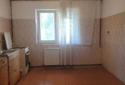 Casă cu 4 camere cu Teren 295 Mp în Central - 2