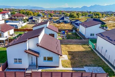 Casă individuală cu 3 camere cu Canalizare în Sânpetru