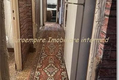 Apartament cu 3 camere decomandat, mobilat în Abator