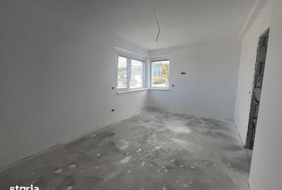Casă cu 4 camere cu Teren 235 Mp în Ștrand