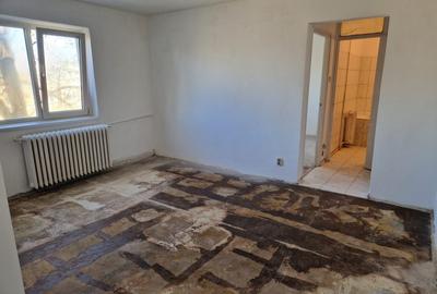 Apartament cu 2 camere semidecomandat în Giurgiului