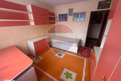 Apartament cu 3 camere decomandat în Iosia