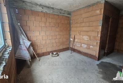 Casă cu 6 camere cu Teren 300 Mp în Central
