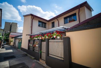 Casă individuală cu 4 camere cu Canalizare în Dristor