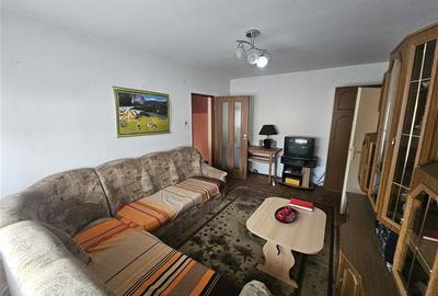 Apartament cu 2 camere semidecomandat în Micro I - 2