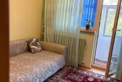 Apartament cu 3 camere semidecomandat în Exterior Vest
