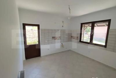 Casă cu 7 camere cu Teren 784 Mp în Central