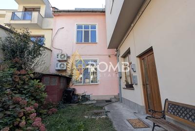 Casă individuală cu 4 camere cu Canalizare în Central