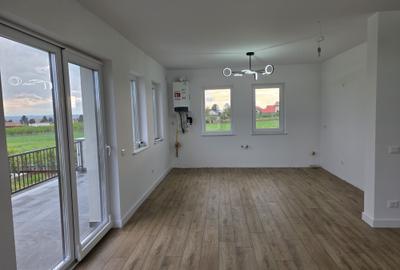 Casă cu 4 camere în Central - 1