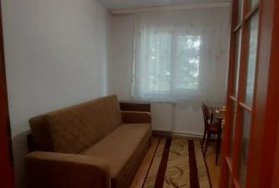 Apartament cu 3 camere semidecomandat în Tomis Nord