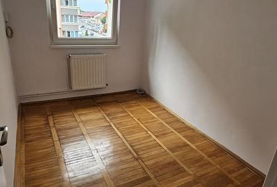 Apartament cu 3 camere în Semicentral