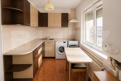 Apartament cu 2 camere decomandat, mobilat în Între Lacuri